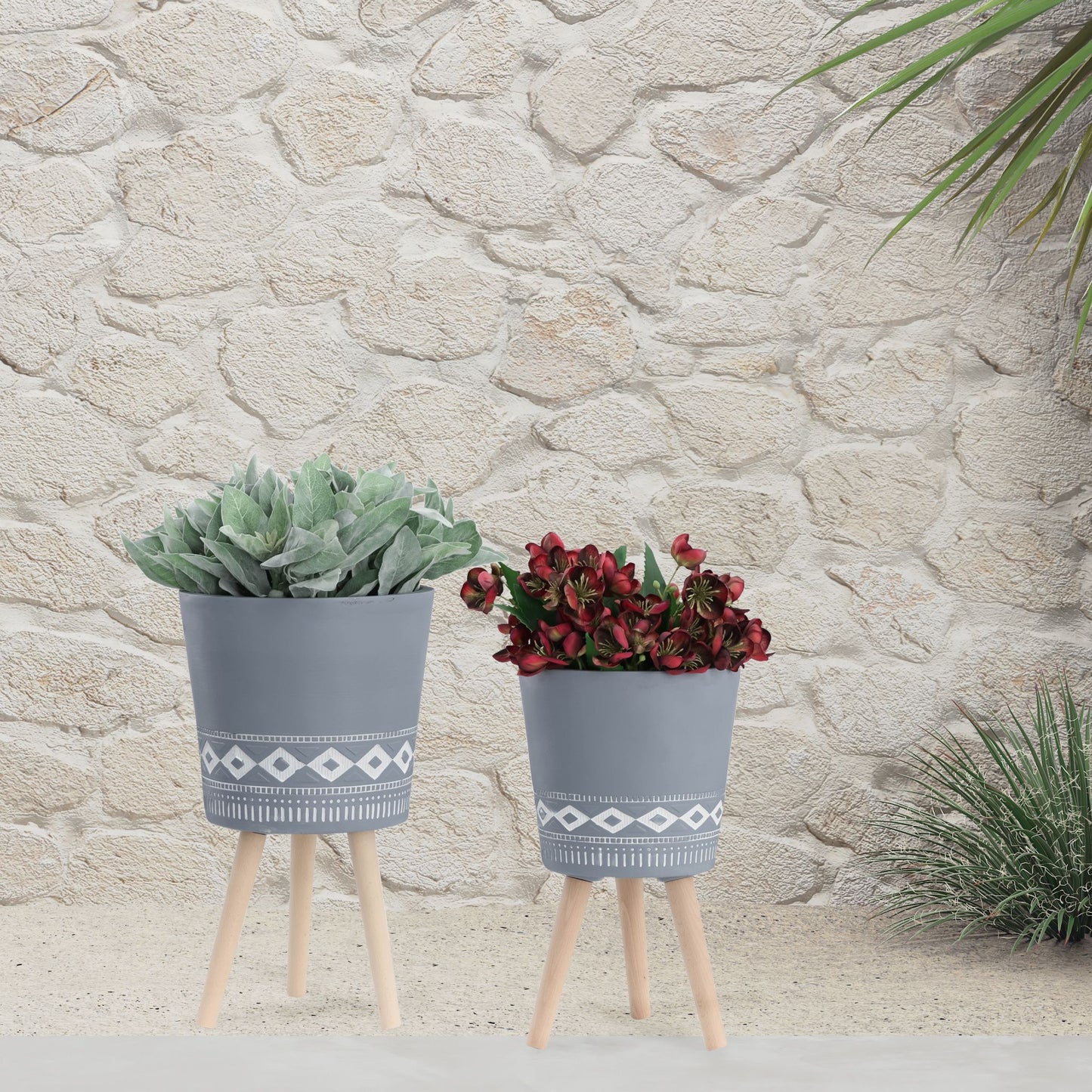 S/2 10/12" diamond planter w/ wood legs, gray (kd)